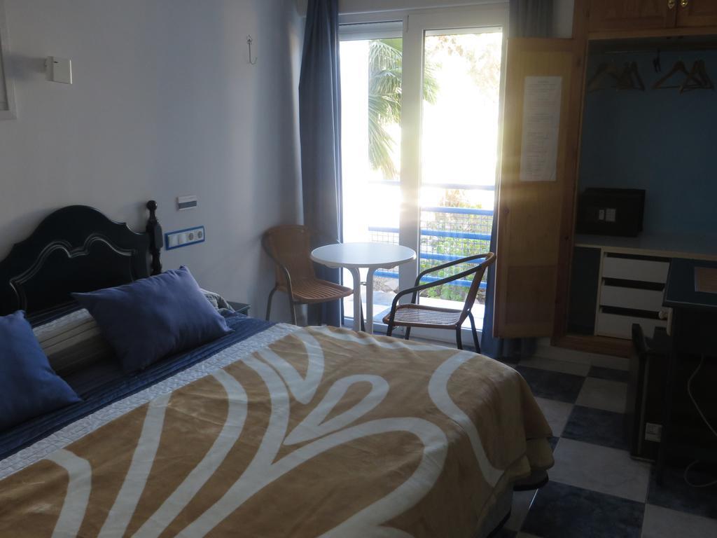 Guest house Puerto Genoves 2*